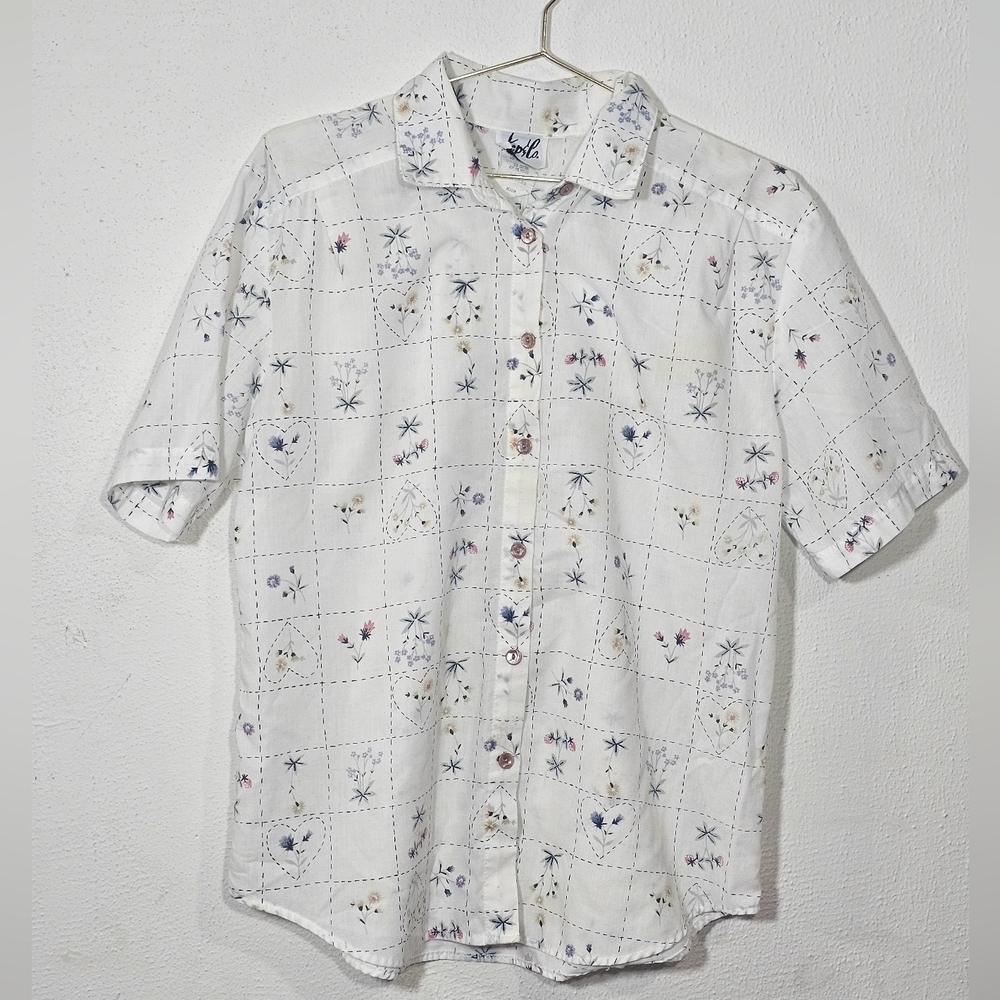 Vintage Tap & Co Women's Shirt Sz M Short Sleeve White Floral Camp Retro Read De